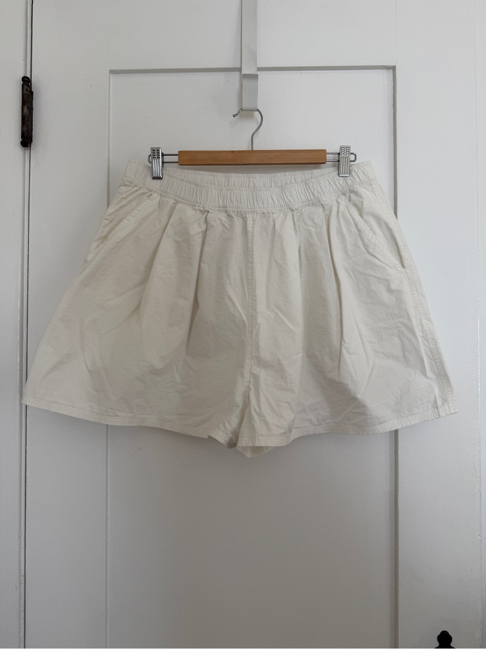 Apiece Apart Light Cream Women's Elastic Waist Pleated Organic Cotton Shorts